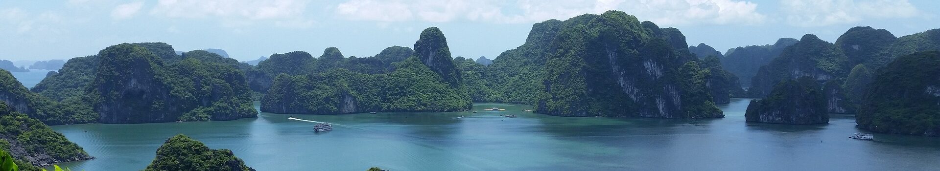Ha Long Bay - A Must see attractions when visit Vietnam