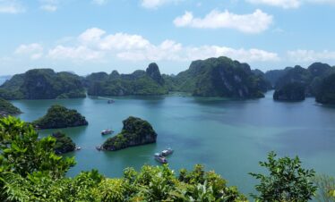 Ha Long Bay - A Must see attractions when visit Vietnam
