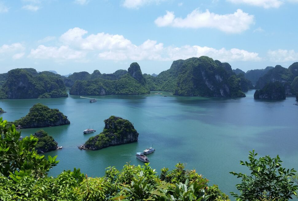 Ha Long Bay - A Must see attractions when visit Vietnam