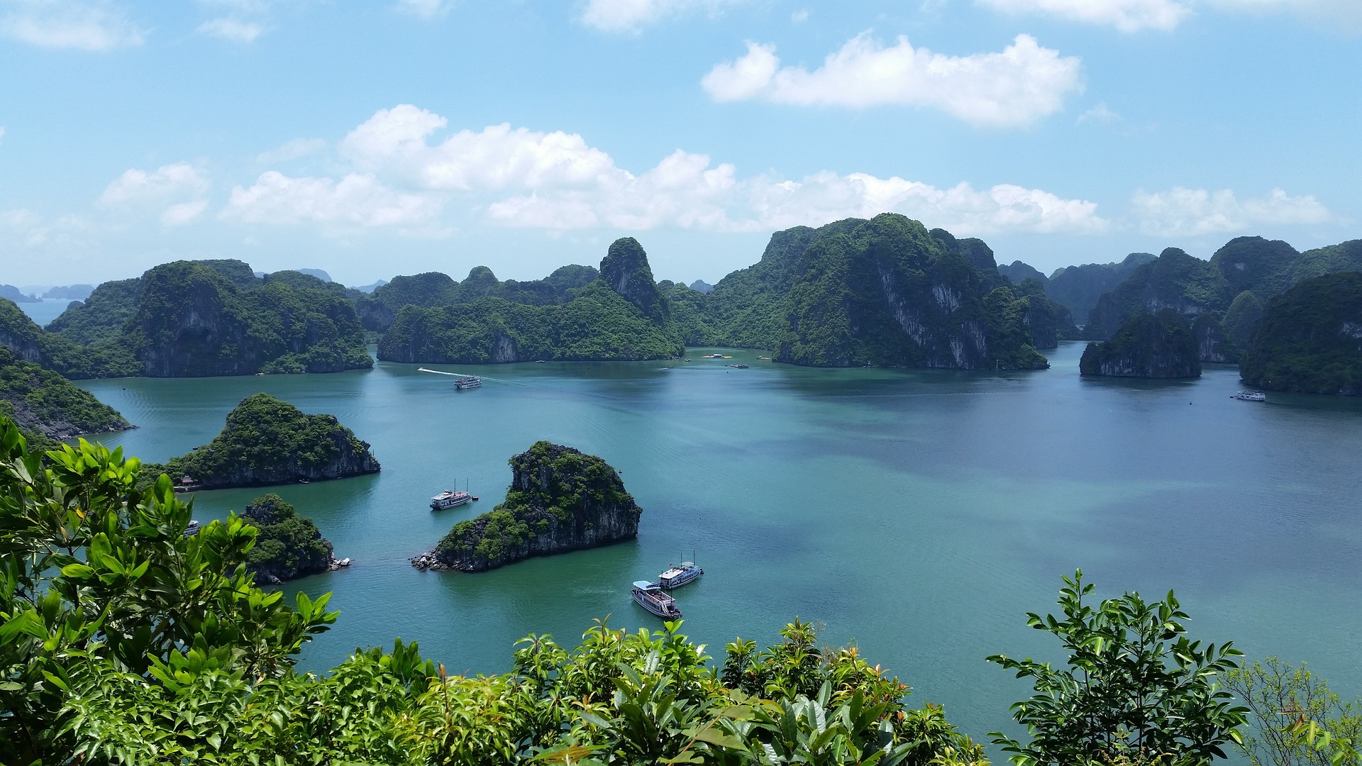Ha Long Bay - A Must see attractions when visit Vietnam